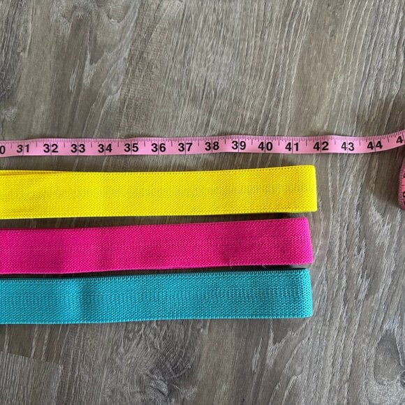 Fitness Bundle: Foam Roller, Long Resistance Bands, Door Anchor, and Mesh Bag - Picture 6 of 10